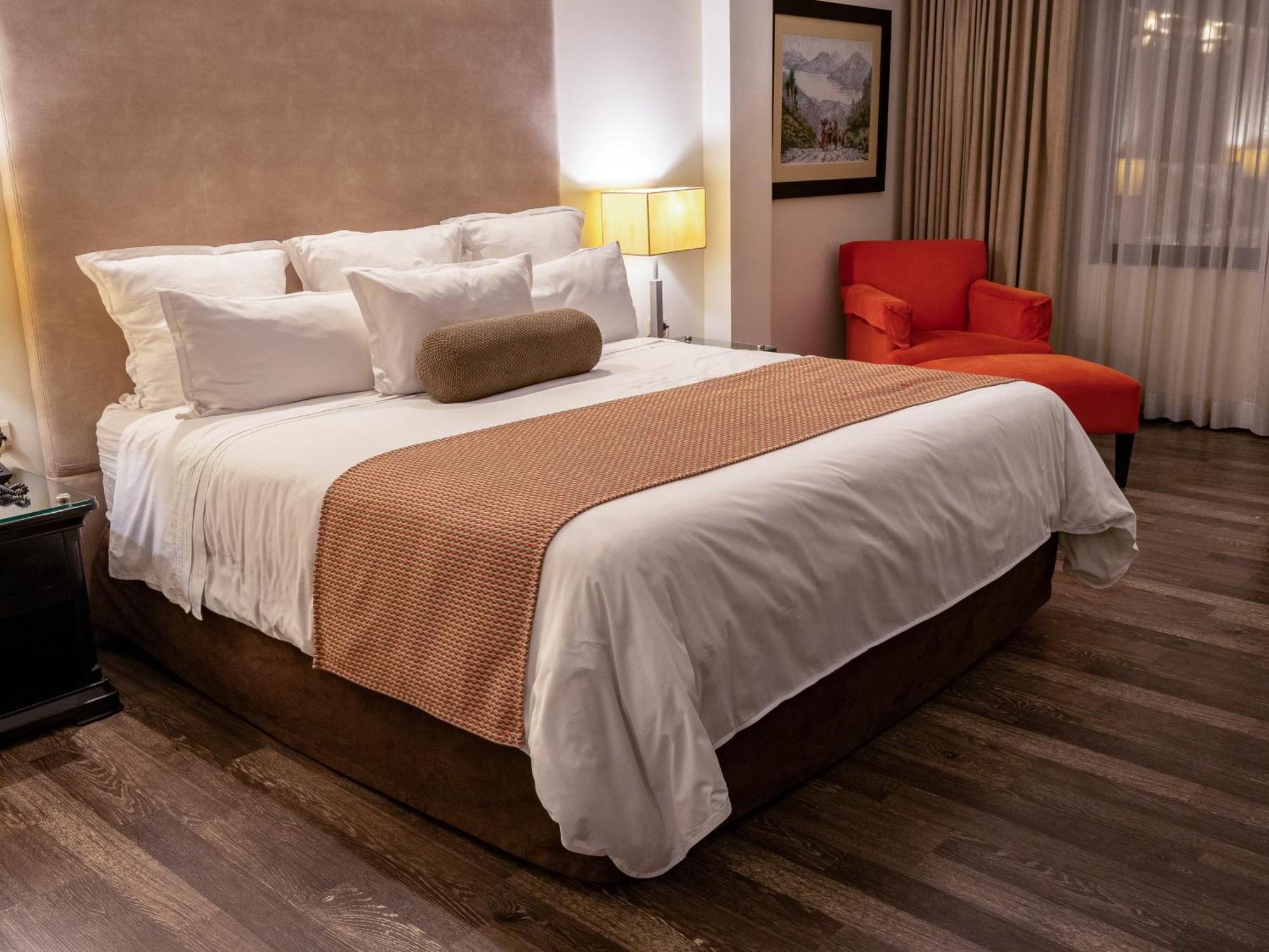 Deluxe King Room